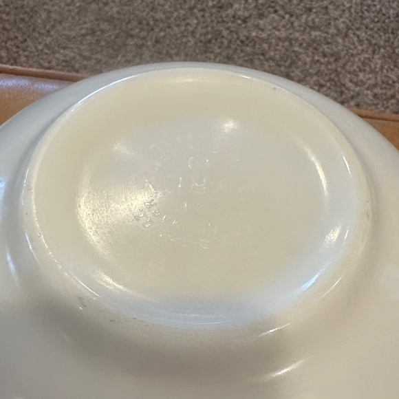 Vintage Pyrex 443 2.5 quart casserole dish gold floral milk glass no lid - Picture 5 of 7